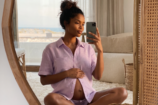 Après l’accouchement : comment se retrouver dans le miroir avec douceur ?