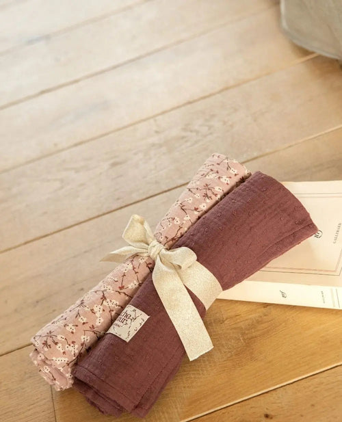 2 maxi langes bébé 65x65cm trousseau prune, cache cœur