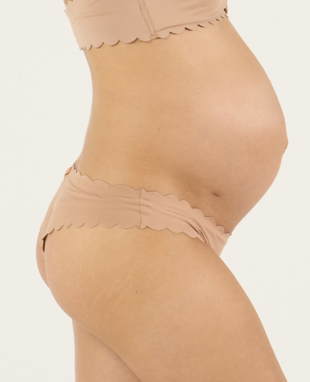 Tanga taille basse de maternité Skin - Latte