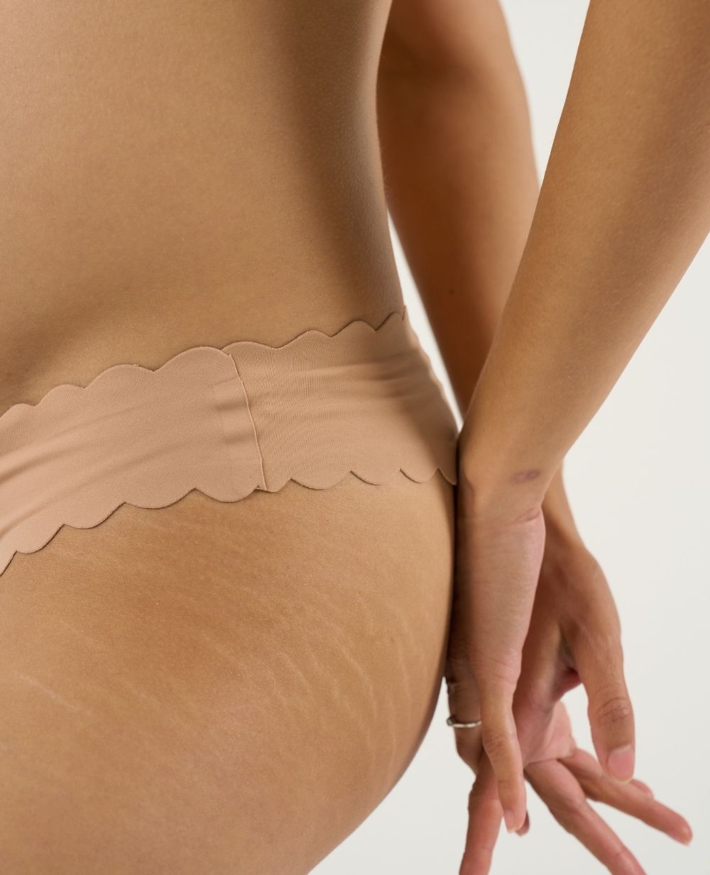 Tanga taille basse de maternité Skin - Latte
