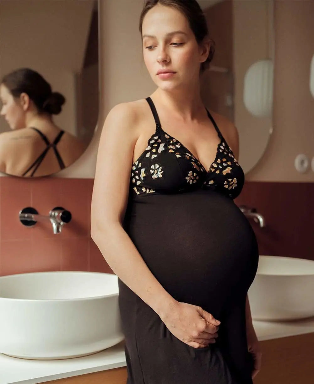 Chemise de nuit femme enceinte sale