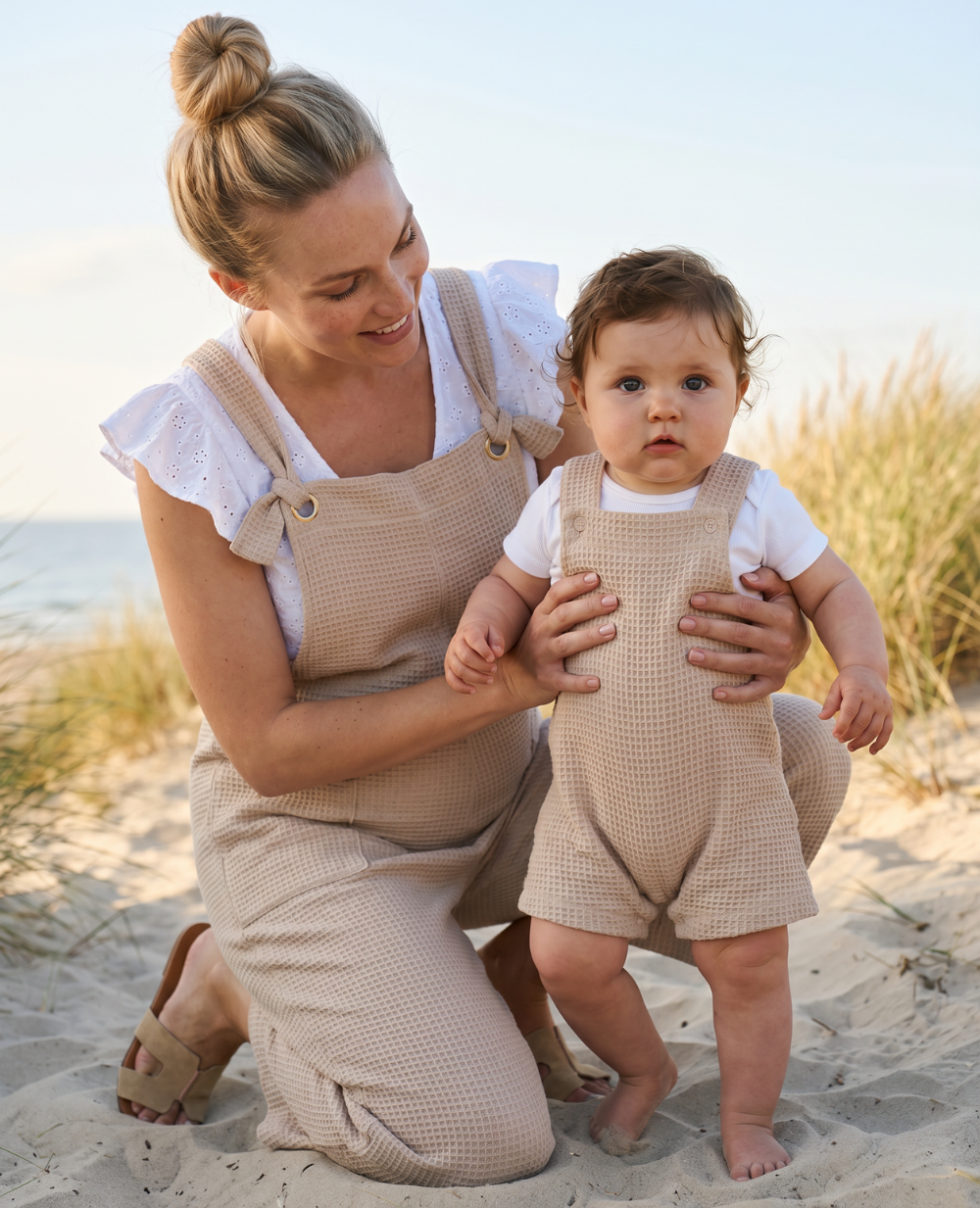 Salopette de grossesse Maya & Salopette Bébé Mini Maya - Beige
